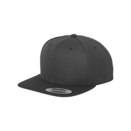 Snapback Cap mit flachem Schirm