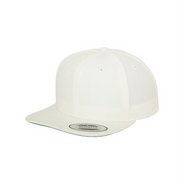 Snapback Cap mit flachem Schirm
