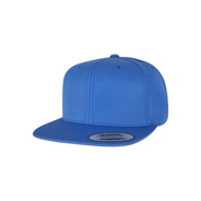 Snapback Cap mit flachem Schirm
